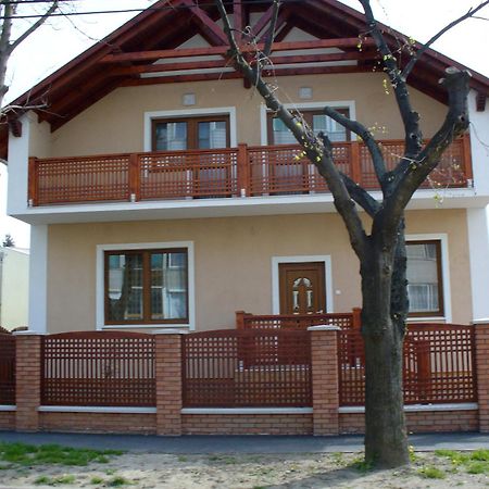 Rozsakert Apartmanhaz Hajdúszoboszló Zewnętrze zdjęcie