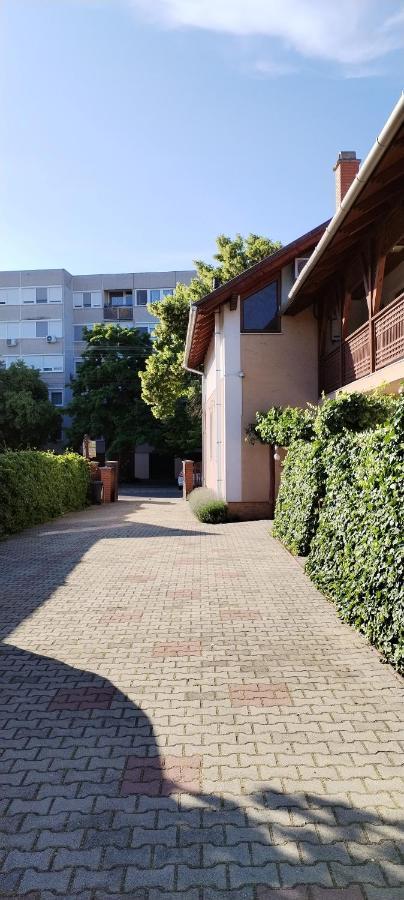 Rozsakert Apartmanhaz Hajdúszoboszló Zewnętrze zdjęcie