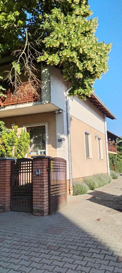 Rozsakert Apartmanhaz Hajdúszoboszló Zewnętrze zdjęcie